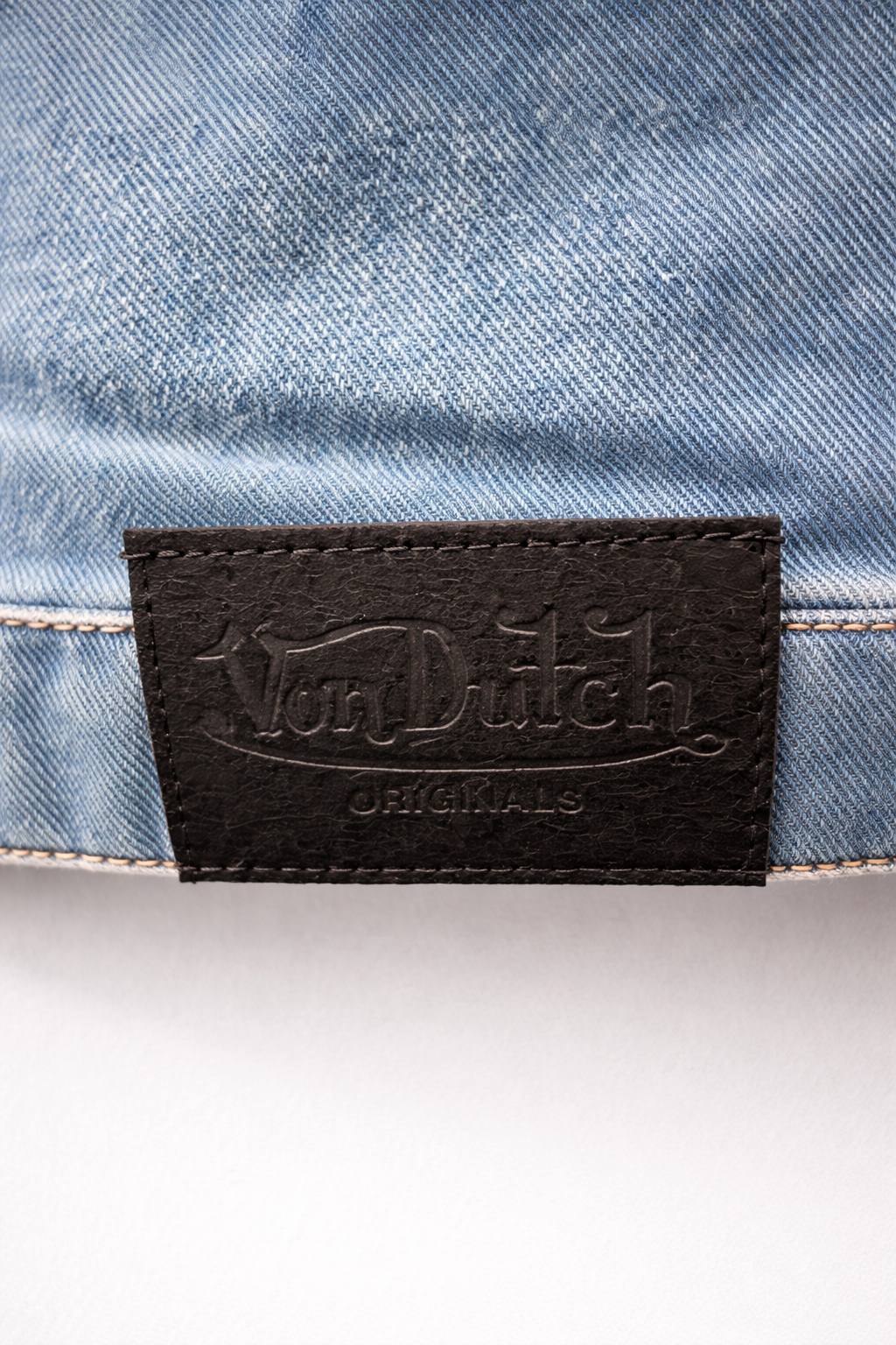Von Dutch Women’s Cropped Denim Jacket Y2K Logo Patch Blue Jean Trucker Jacket Size M