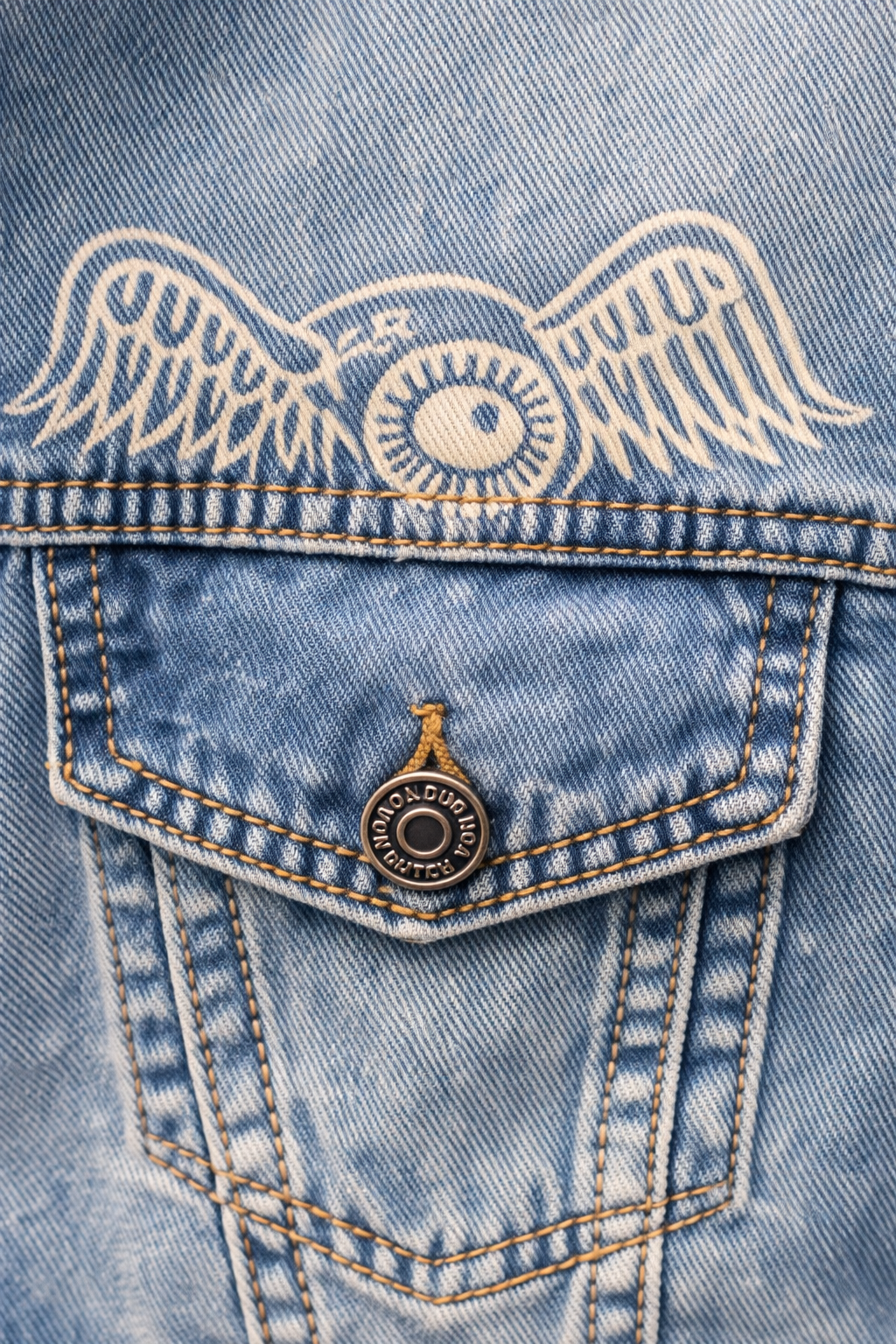 Von Dutch Women’s Cropped Denim Jacket Y2K Logo Patch Blue Jean Trucker Jacket Size M