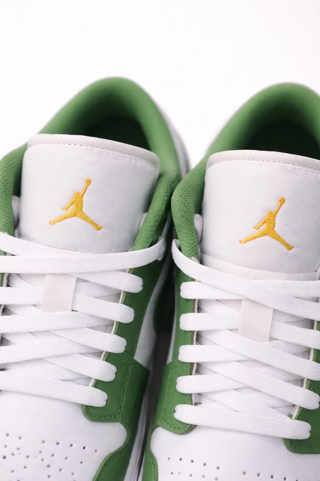 Nike Air Jordan 1 Low – Green / White / Gold Jumpman | Men’s Size 10.5