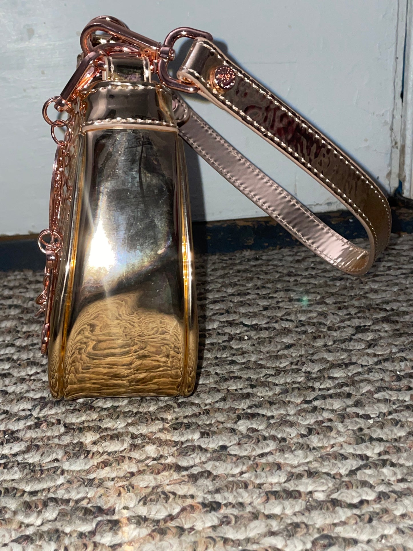 Von Dutch Metallic Gold Shoulder Bag – Y2K Logo Chain Purse